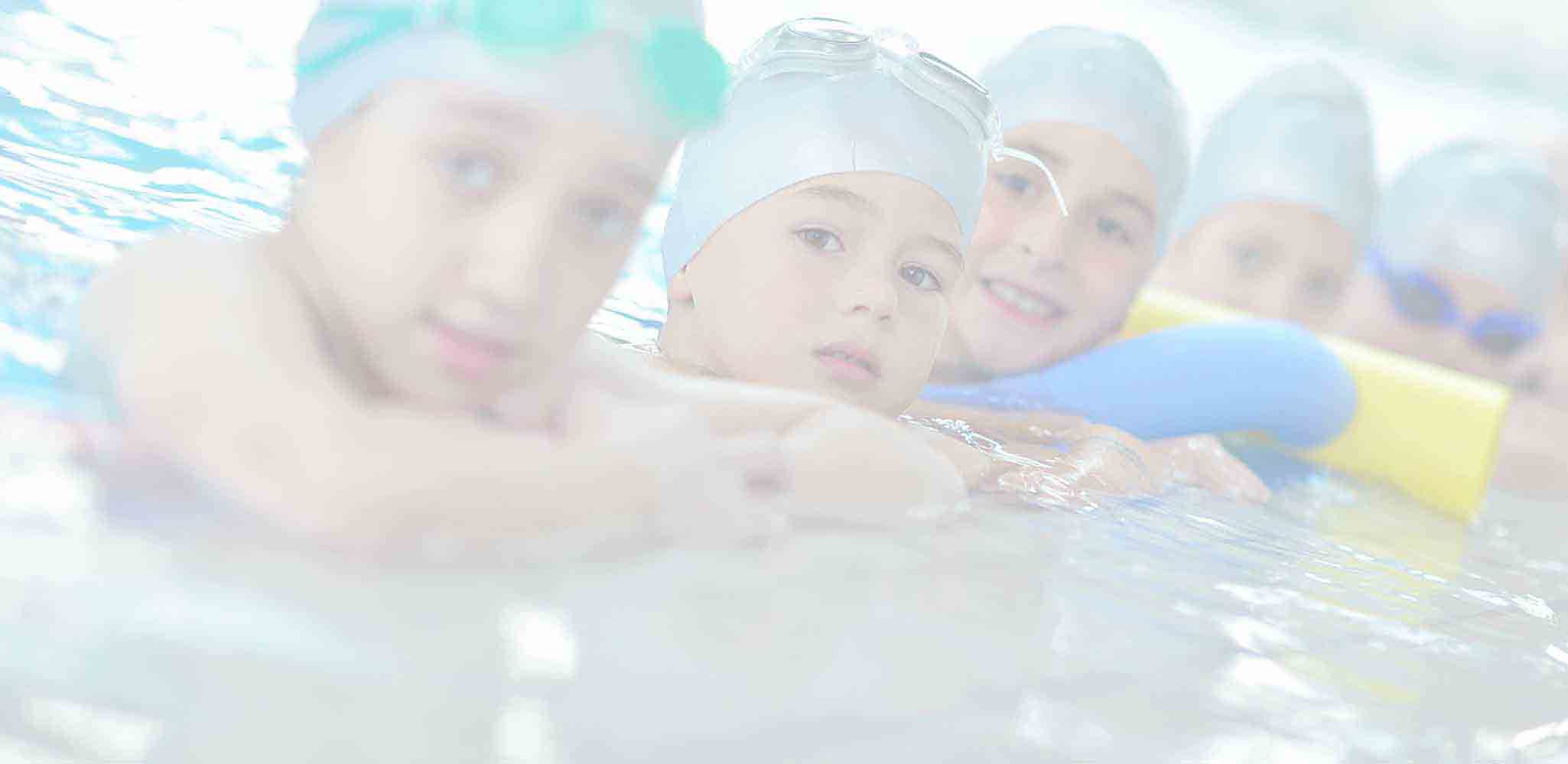 Anfängerschwimmen mit erfahrenen Trainern